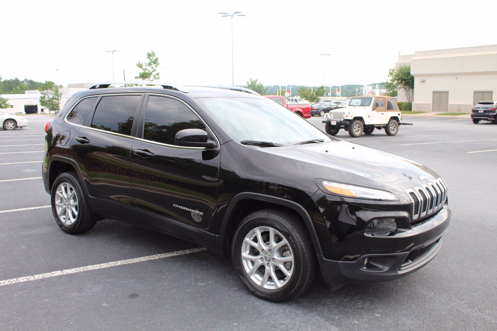 Pre-Owned 2018 Jeep Cherokee Latitude Plus Sport Utility in Macon #L8256A | Butler Auto Group Tire Size For 2018 Jeep Cherokee Latitude
