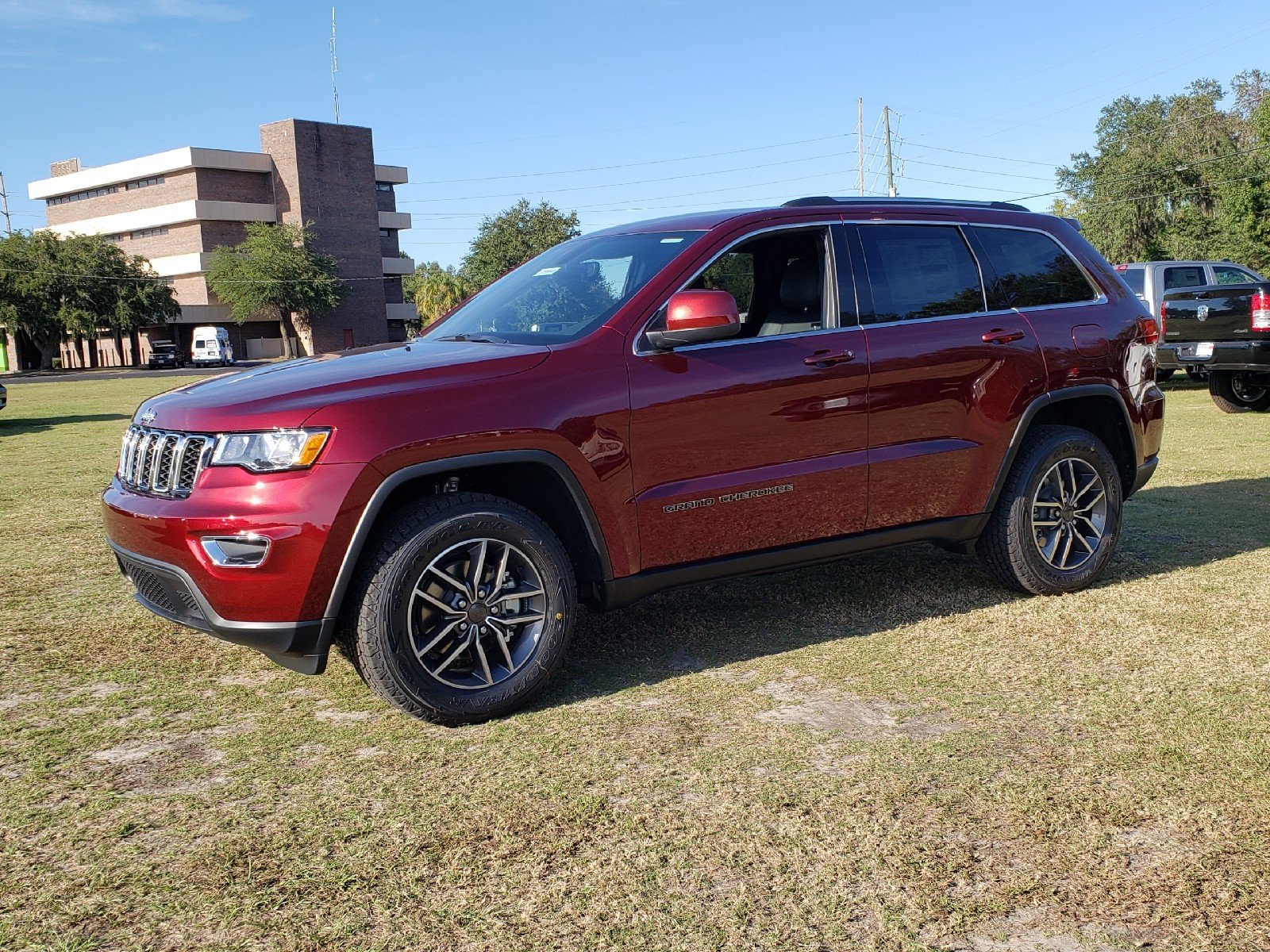 New 2020 Jeep Grand Cherokee Laredo E 4wd