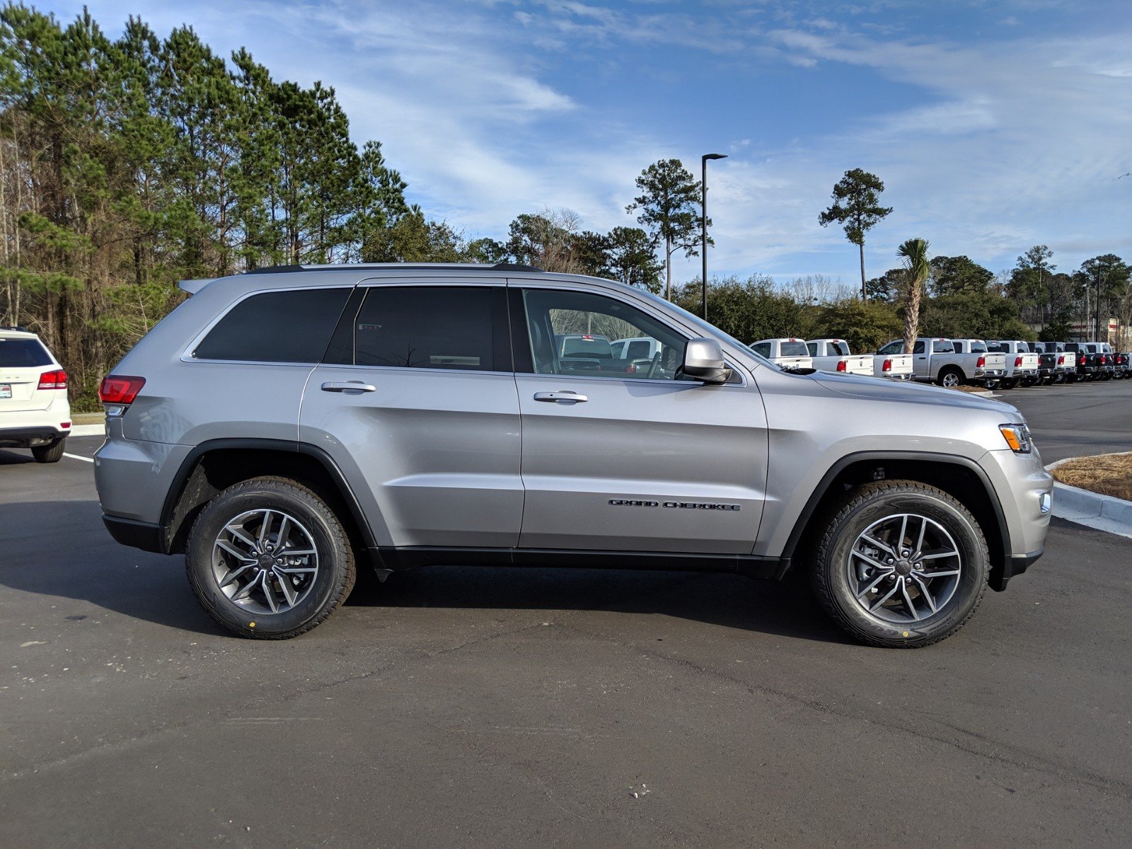 New 2020 Jeep Grand Cherokee Laredo E 4D Sport Utility in