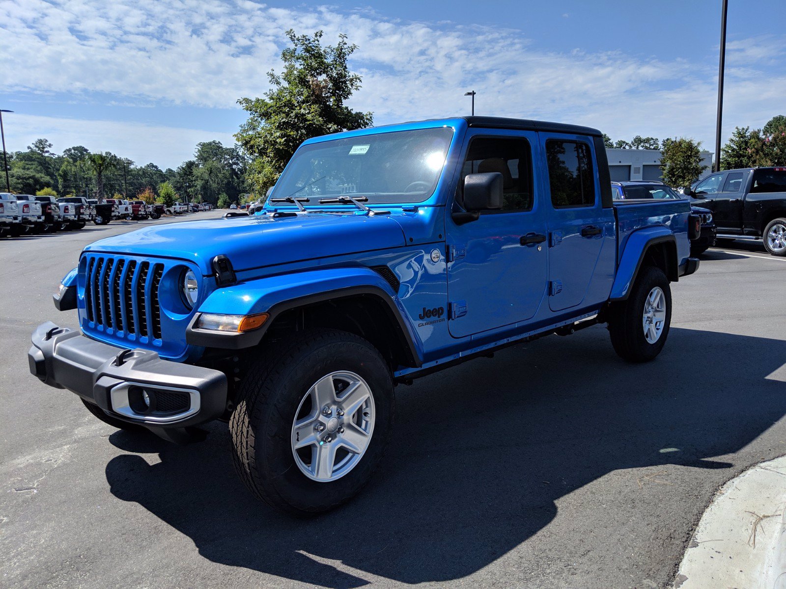 New 2020 Jeep Gladiator Sport 4D Crew Cab in Beaufort #J201355 | Butler