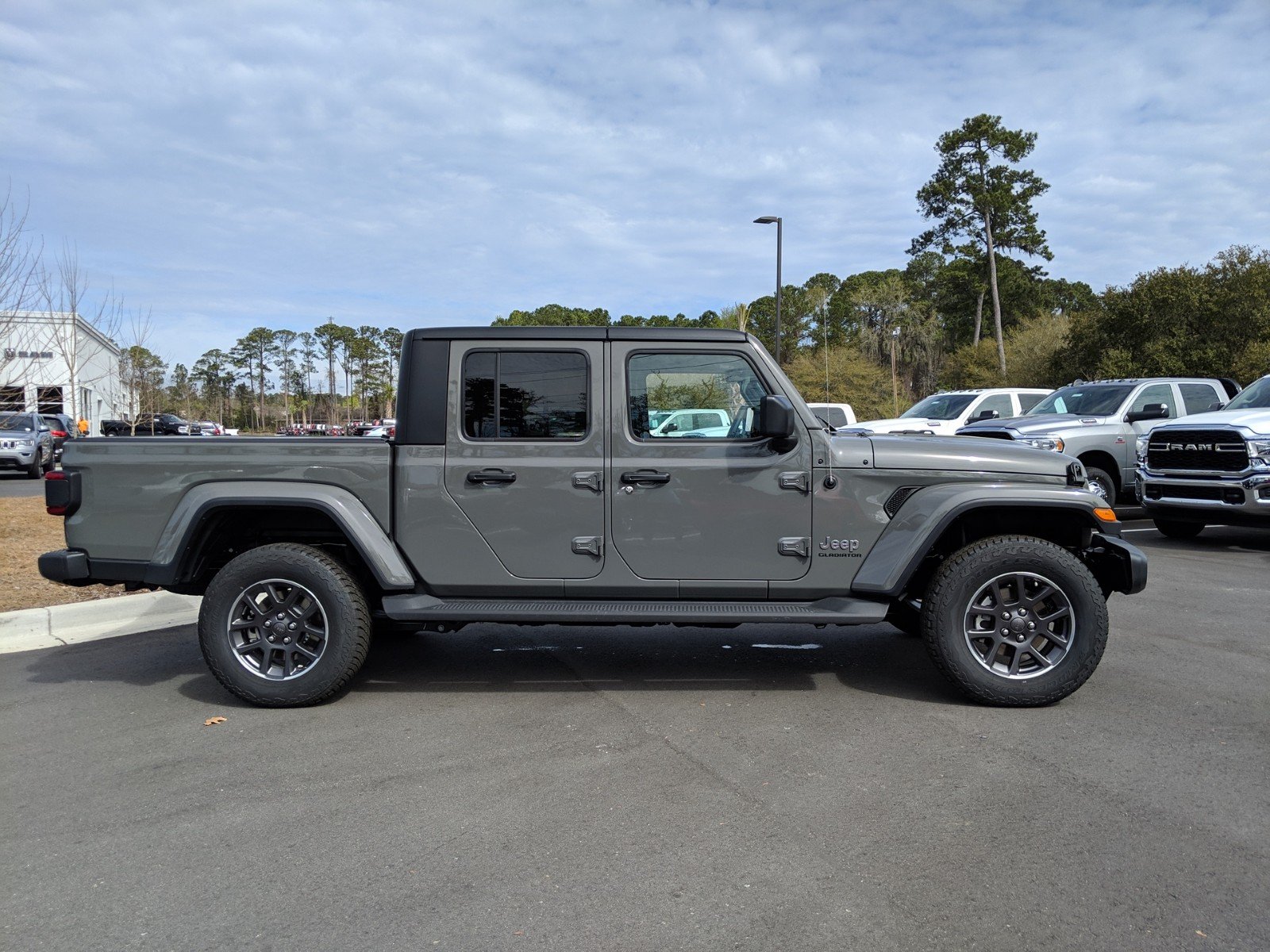 New 2020 Jeep Gladiator Overland 4D Crew Cab in Beaufort #J185969