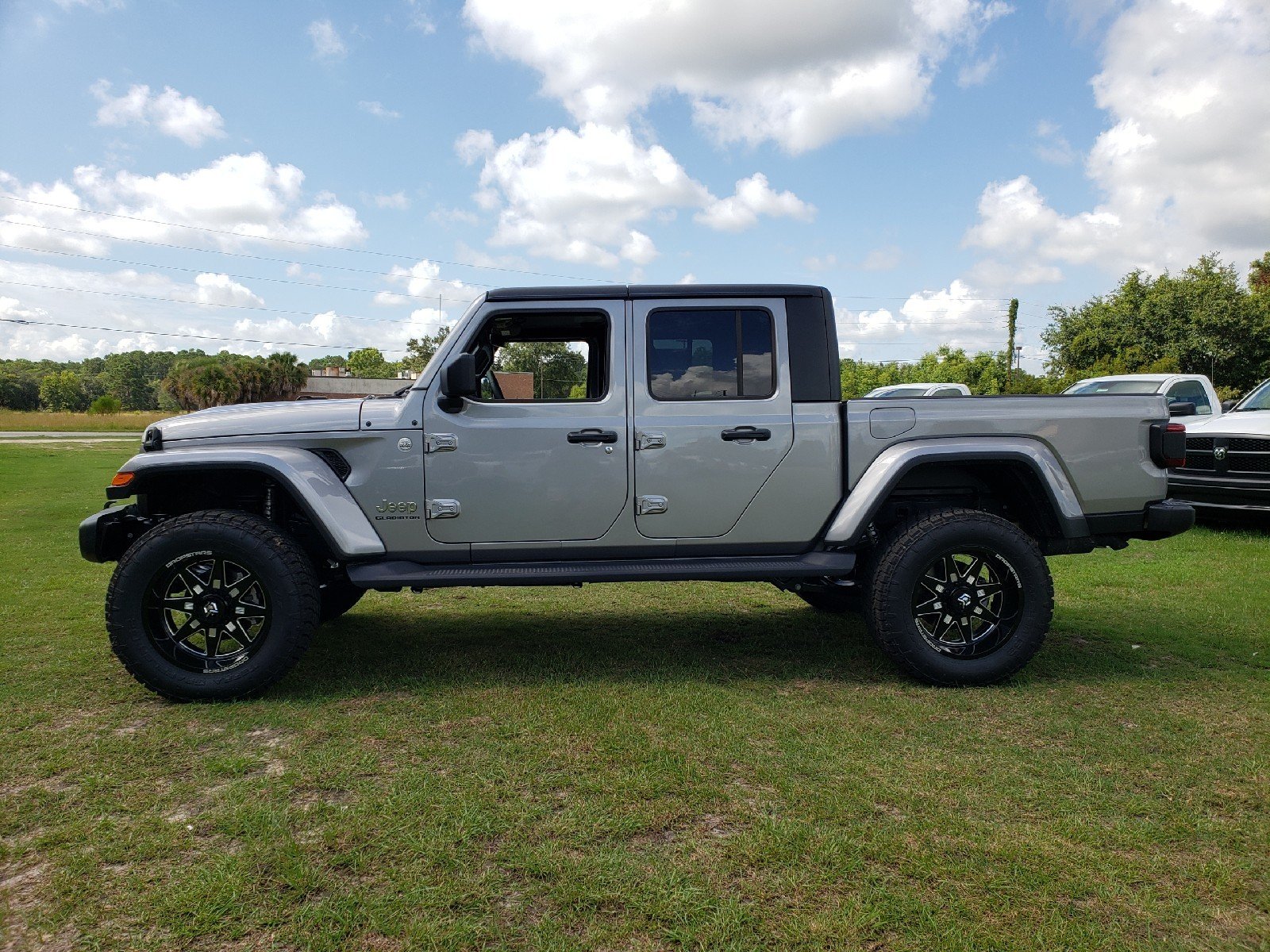 New 2020 Jeep Gladiator Overland 4D Crew Cab in Beaufort #J114703
