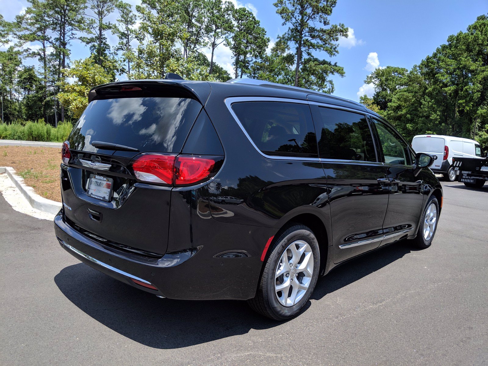 Chrysler pacifica touring l