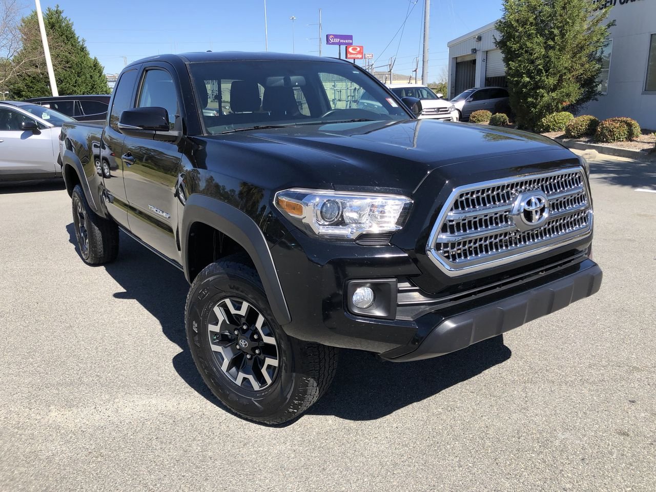 Certified Pre-Owned 2017 Toyota Tacoma TRD Off Road Access Cab 4WD